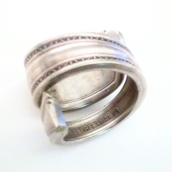 Vintage Artisan Crafted Wm. Rogers Silver Flatware Ring Size 10 - Picture 5 of 7